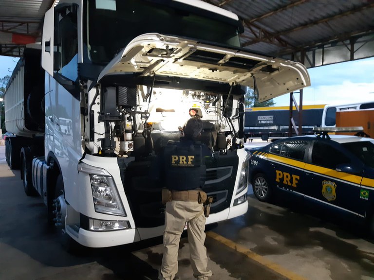 Motorista é preso com carreta roubada